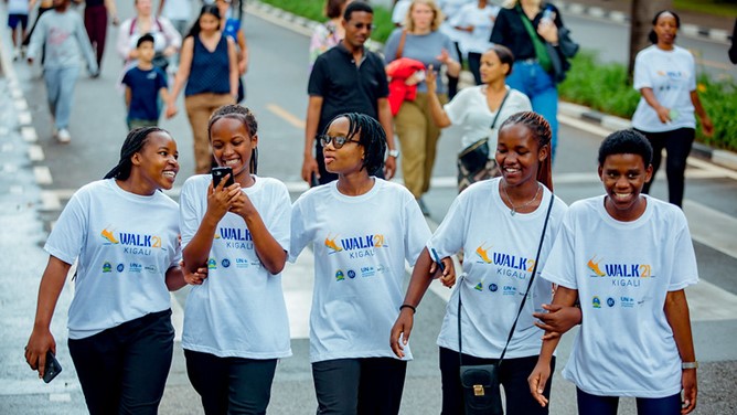 Students from the University of Rwanda enjoying the car free day in Kigali at the first ever Africa-based Walk21 Conference (October 2023)